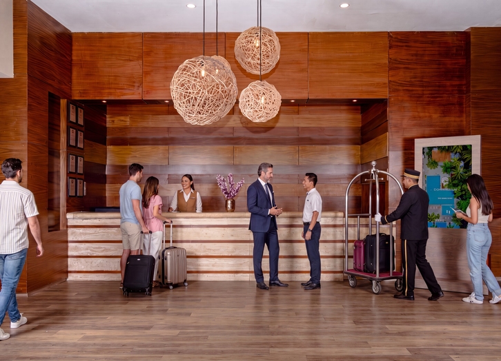 Reception at Smart Cancun hotel with guests checking in